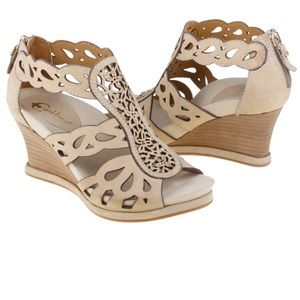 NWOT Earthies Campora Wedge Sandals. Size 6.5